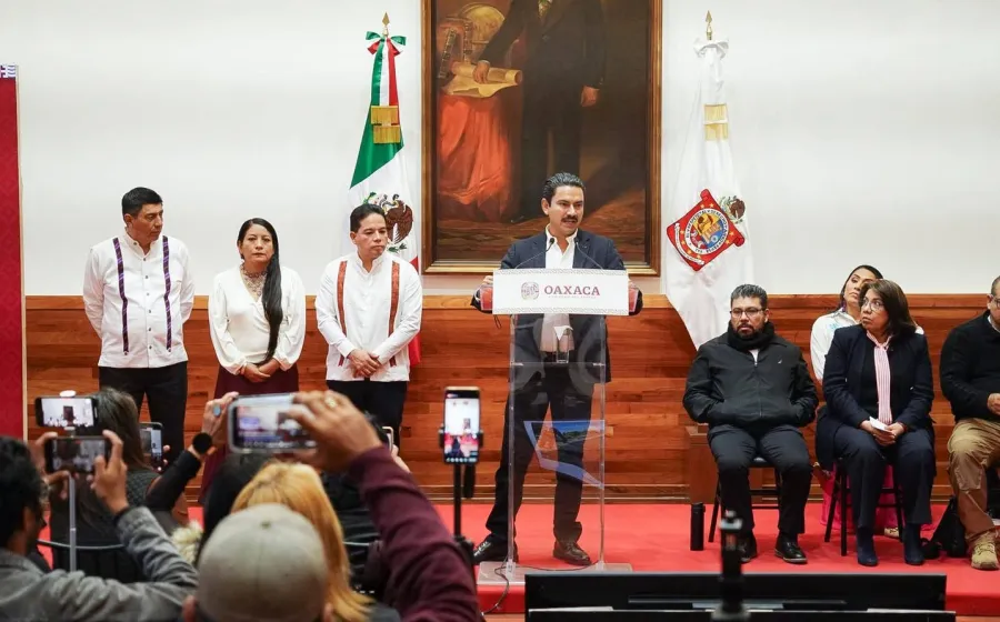 Anuncia Ray Chagoya programa de bacheo en Oaxaca de Juárez