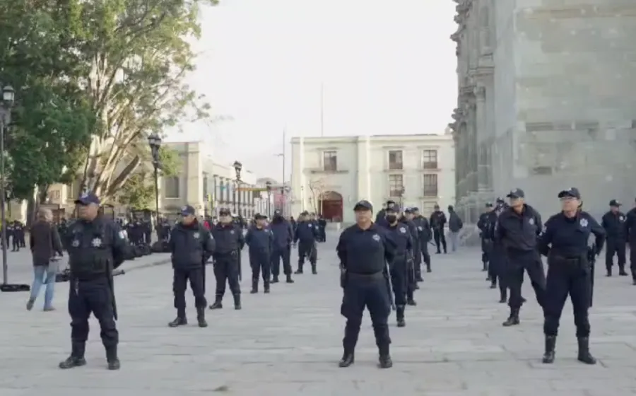 Capacitan a policías de Oaxaca de Juárez