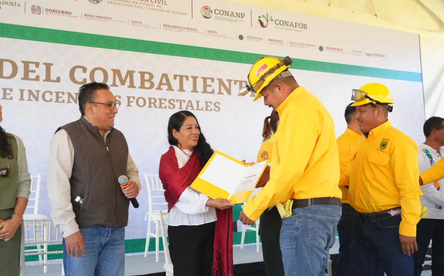 Reconocen en Xoxocotlán a combatientes de incendios forestales