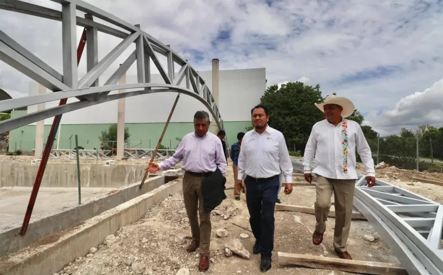 Supervisan obras de rehabilitación de alberca de escuela de Tamazulápam