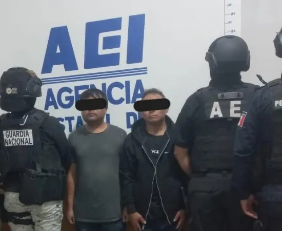 Durante cateo en Teotitlán detienen a 2 personas y aseguran dosis de drogas